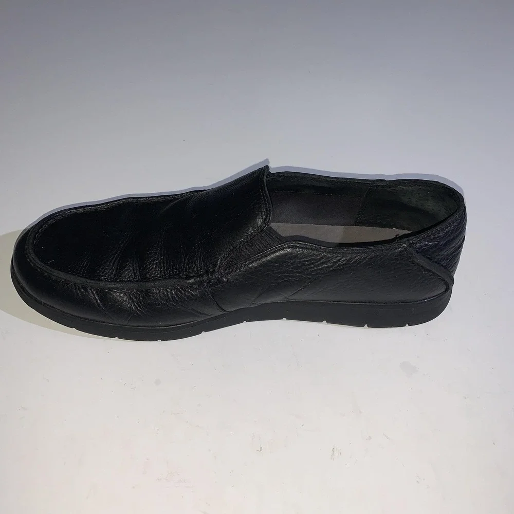 UGG Shoes Mens Size 9 Black Slip On Leather Loafers Comfort Casual 1006718